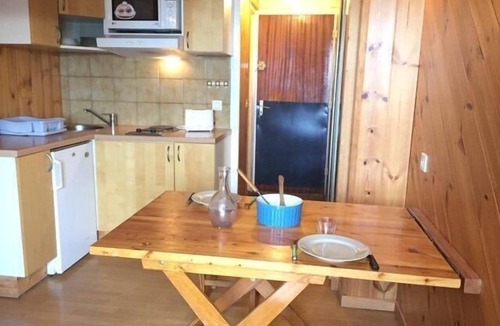 Risoul Apartment | 100m from resort center, 1st floor, view valley, balcony, tv, ski locker, 15m², Risoul