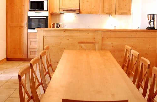 Les Bruyeres Apartment | 100m from shops, Ground floor, terrace, balcony, tv, ski locker, 128m², Les Menuires