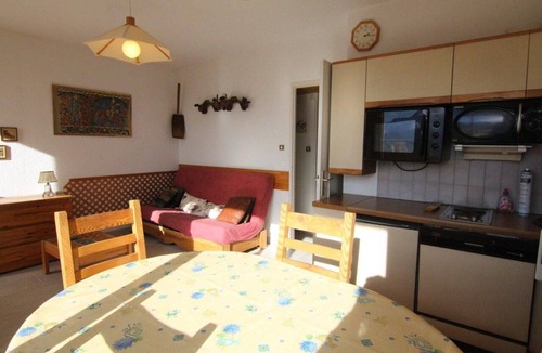 Cognet Apartment | 110m from resort center, 1st floor, balcony, tv, 23m², Alpe d'Huez