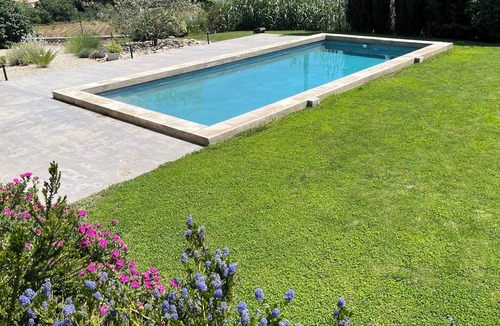 La Roque-d'Antheron House | 12th century house on a former farm