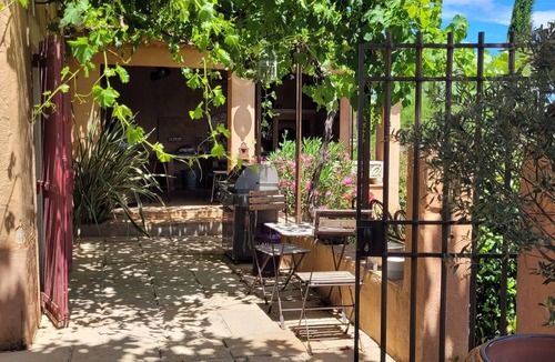 Cabries House | 17th-century Provençal country house with a pool on 4,000 m² of wooded land.