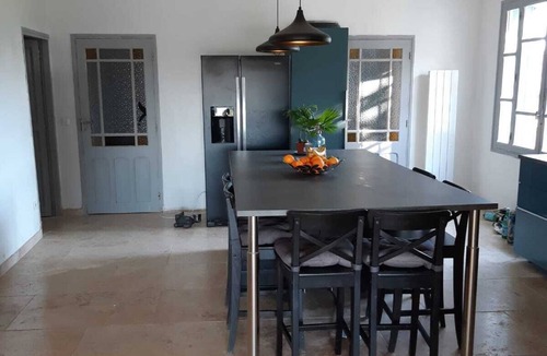 Robion House | 19th century farmhouse in the Luberon with private pool for 14/16 people
