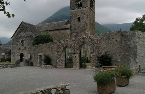 Sarrancolin Apartment | 1st floor apartment at the foot of the Pyrenean mountains.