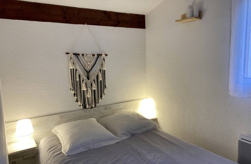 Giens Apartment | 2 1-bedroom apartments 5 minutes' walk from the beach