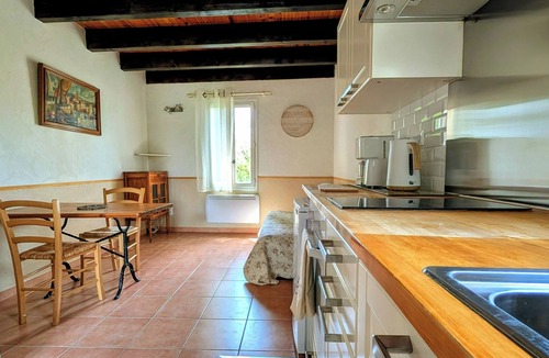 Vaumeilh Apartment | 2-3 person gîte 10 minutes from Sisteron on 5-hectare property