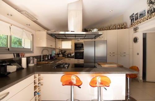Santa Giulia Villa | 2 471/5 000 Villa A Cala d Oro with private beach, garden with sea view, Wi-Fi and AC