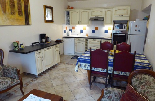 Rognonas Apartment | 2 bedroom/2 bathroom Apartment with AC with pool and garden views
