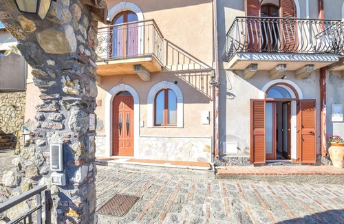 Savoca House | 2 bedroom accommodation in Savoca