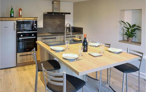 Villes-sur-Auzon Apartment | 2 Bedroom Gorgeous Apartment In Villes Sur Auzon