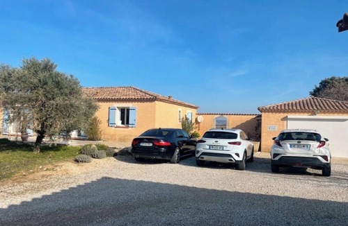 Gigondas Villa | 2 bedroom villa with pool in Gigondas, pets welcome