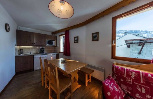 Abries Apartment | 2-Room Apartment in the Mountain Area, Sleeps 6