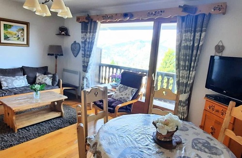 Crest-Voland Apartment | 2-Room Mezzanine Apartment for 6, Near Slopes & Shops, Parking, Pet Friendly