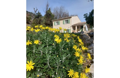 Carros House | 20 minutes from Nice, near the village of CARROS, detached house with a pool