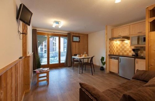 Briancon Apartment | 200m from resort center, 1st floor, tv, ski locker, 21m², Serre Chevalier