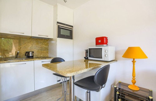 Mandelieu-la-Napoule Beach Apartment | (212) Bel appartement 2P Clim Piscine 50 m des plages de Mandelieu Parking