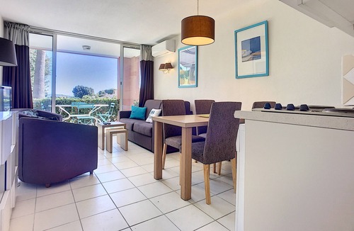 Theoule-Superieur Apartment | (232) 2p Résidence Horizon Bleu Piscine et Jacuzzi Clim Vue Mer Parking
