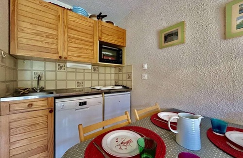 Monetier-les-Bains Apartment | 250m from resort center, 1st floor, terrace, tv, 35m², Serre Chevalier
