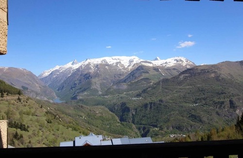 Auris Apartment | 250m from resort center, 5th floor, view mountain, balcony, tv, ski locker, 80m², Auris en Oisans