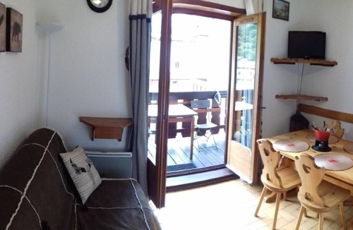 Valloire Apartment | 250m from shops, 1st floor, balcony, parking, ski locker, 24m², Valloire