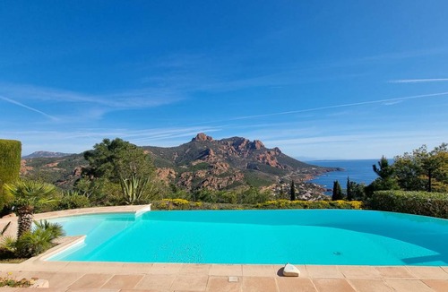 Antheor Villa | 290 m² Villa ∙ 7 bedrooms ∙ 14 guests