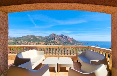 Antheor Villa | 290 m² Villa ∙ 7 bedrooms ∙ 14 guests