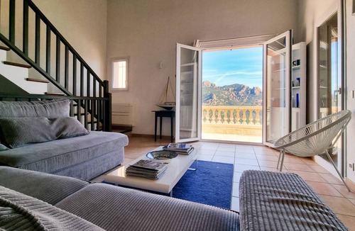 Antheor Villa | 290 m² Villa ∙ 7 bedrooms ∙ 14 guests