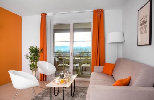 Mougins Hotel | 2BR Countryside Flat | Full Kitchen | Experience Cannes Film Culture 6 Mi Away
