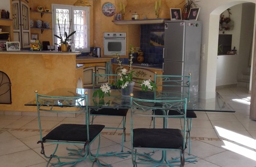 Ventabren House | 3-bedroom, 2-bath air-conditioned villa with pool on enclosed grounds.