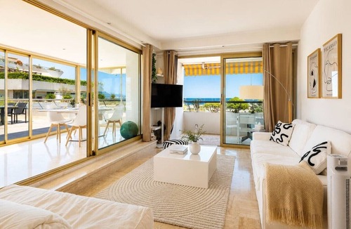 Villeneuve Loubet Beach Apartment | 3-Bedroom Apartment with Panoramic Ocean View · 100 m² Terrace · Marina