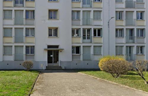 Vaulx En Velin Village Apartment | 3 chambres dans grand T4 Proche Lac, ENTPE, Planétarium & Autoroute