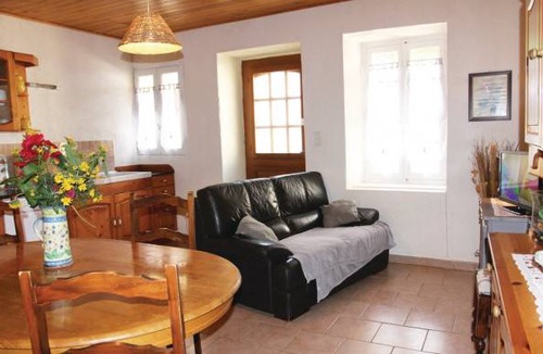 Saint-Julien-de-Peyrolas House | 3 bedroom accommodation in St. Julien de Peyrolas
