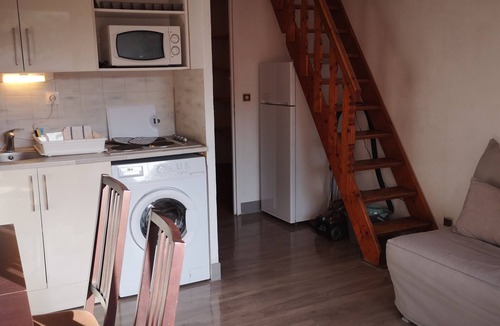 Bastide Giraud Apartment | 3-room apartment, Provençal-style residence, pool, parking, air conditioning, 2 km from the sea