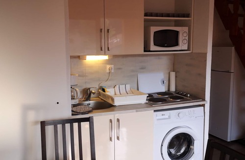 Bastide Giraud Apartment | 3-room apartment, Provençal-style residence, pool, parking, air conditioning, 2 km from the sea