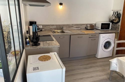 Montbrun-des-Corbieres Apartment | 3-star vacation rental, top floor of a house, on a vineyard estate, shared pool