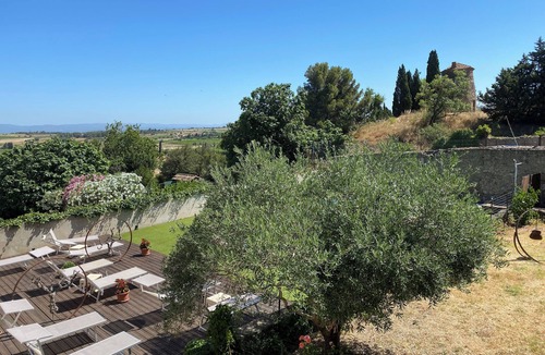 Montbrun-des-Corbieres Apartment | 3-star vacation rental, top floor of a house, on a vineyard estate, shared pool