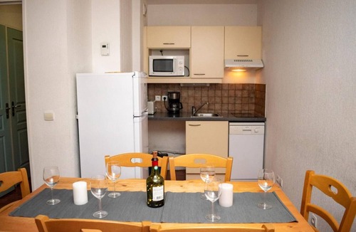 Saint-Etienne-en-Devoluy Apartment | 300m from shops, 1st floor, swimming pool, sauna, balcony, parking, tv, ski locker, 45m²