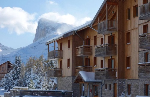 Saint-Etienne-en-Devoluy Apartment | 300m from shops, 1st floor, swimming pool, sauna, balcony, parking, tv, ski locker, 45m²