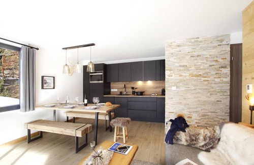 Venosc Apartment | 300m from shops, 2nd floor, terrace, tv, 48m², Les 2 Alpes