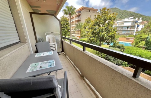 Mandelieu-la-Napoule Beach Apartment | 3P04 Holiday rental T3 la-Napoule in a seafront residence