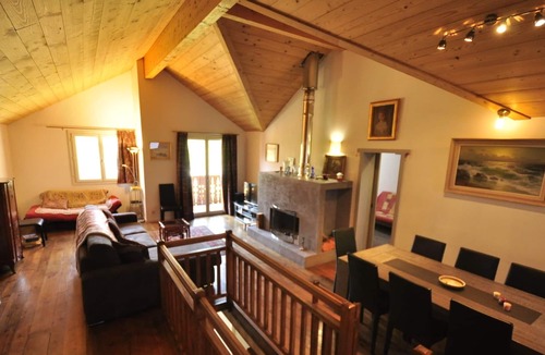Forville Cabin | 4 bedroomed modern chalet in southern Alps in France's highest town.
