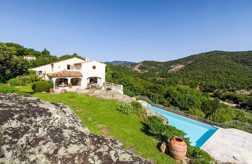 Grimaud Villa | 450 m² Villa ∙ 6 bedrooms ∙ 12 guests