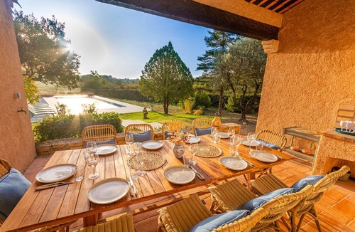 Aups House | 5 bedroom Mas, olive grove, heated pool 15 x 5m, air con, 5000m2 gardens