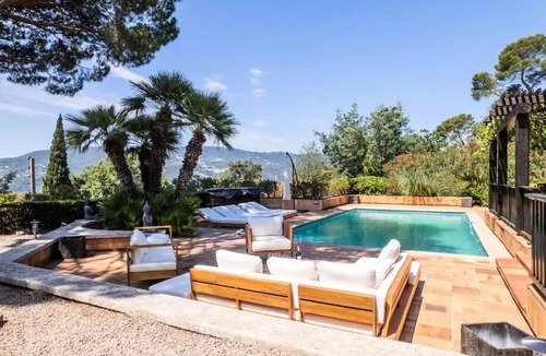 La Roquette-sur-Siagne Villa | 5-bedroom villa with a sauna, pool, and ocean view.