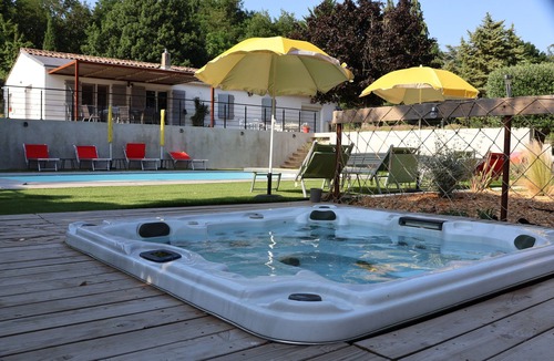 Saint-Denis Villa | 5-STAR VILLA WITH AIR CONDITIONING, POOL, SPA, PETANQUE COURT, PARK, AND WIFI - ACCOMMODATES 8 PEOPLE