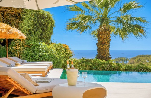 Hyeres Villa | 5* Villa MANAE with breathtaking view of the Presqu'île de Giens