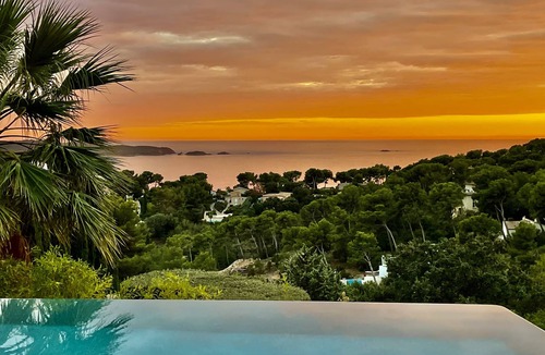 Hyeres Villa | 5* Villa MANAE with breathtaking view of the Presqu'île de Giens