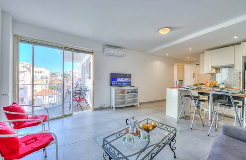 Juan-les-Pins Apartment | 56 m² Apartment ∙ 2 bedrooms ∙ 5 guests