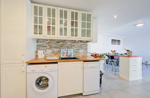Juan-les-Pins Apartment | 56 m² Apartment ∙ 2 bedrooms ∙ 5 guests