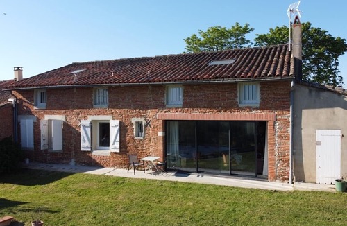 Pin-Balma House | 6-Bedroom Villa with Countryside Views, Private Pool, and Wi-Fi