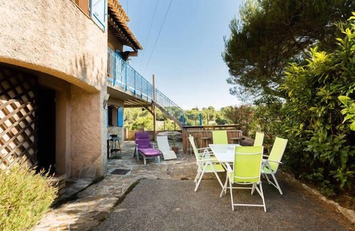 Roquefort-la-Bedoule Apartment | 70m² apartment, quietly situated in the hills only 10min from the sea
